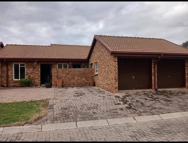 3 BEDROOM TOWNHOUSE FOR SALE IN SINOVILLE